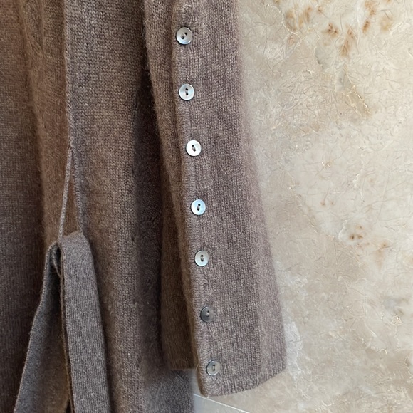 Cashmere with detail sweater in camel color. So daft and so warm! - Picture 5 of 8